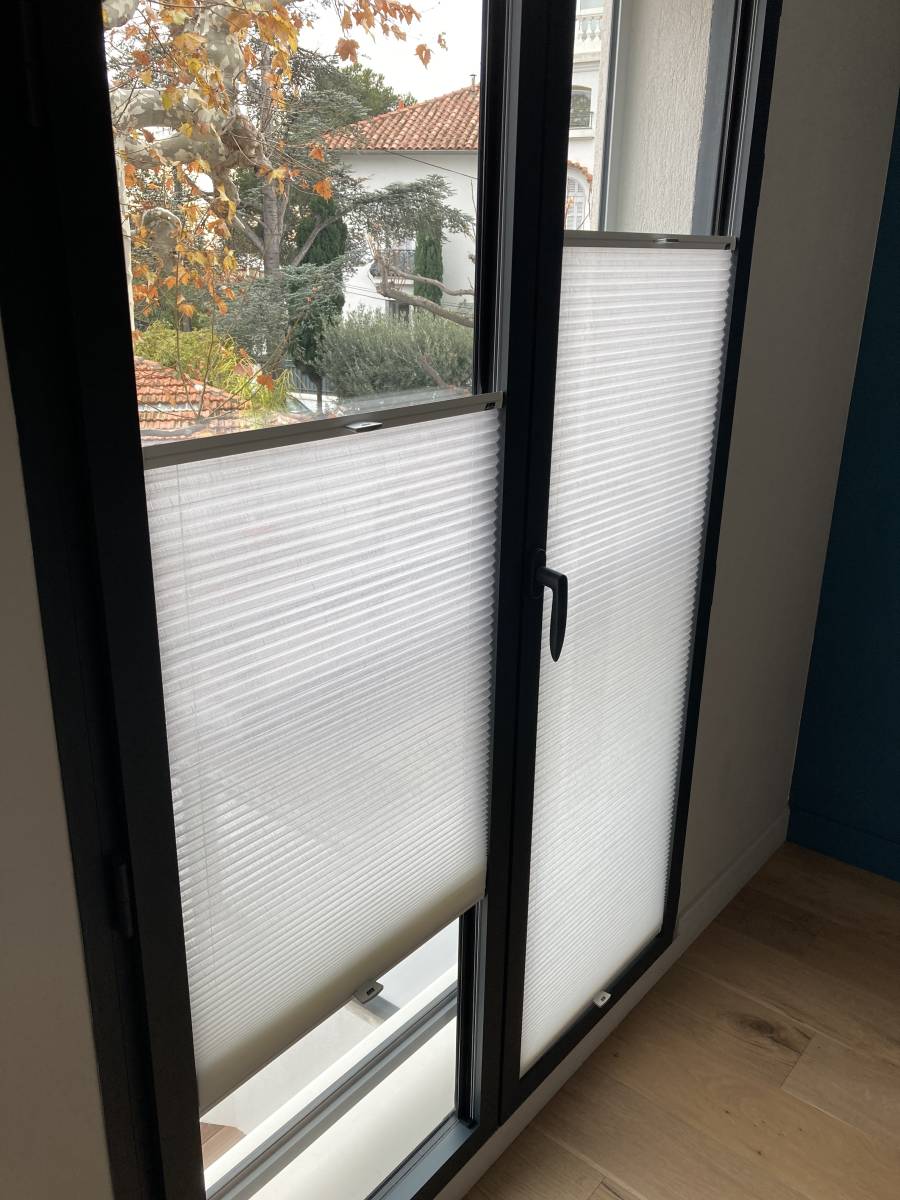  stores Duette de la marque Luxaflex avec la pose adhésive à Marseille