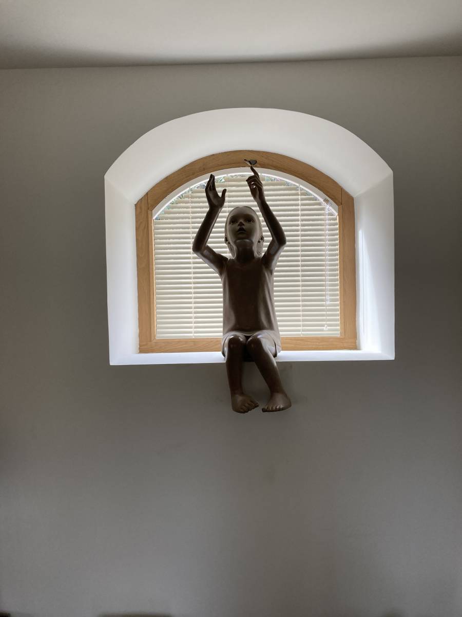 Réalisation de stores vénitiens aluminium 25 mm avec cintrage du coffre haut à Marseille 8ème