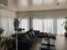 Notre zone d'activité pour ce service Fabrication et installation de rideaux et voilages sur-mesure grande largeur, transformez votre espace avec élégance